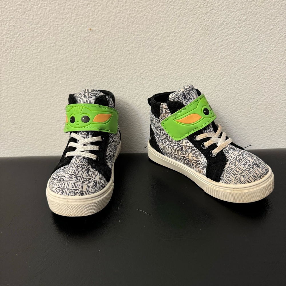 Kids Boys Star Wars The Mandalorian Baby Yoda High Top Sneaker Shoes Size 9
